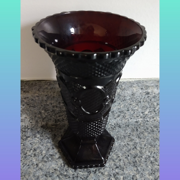 Avon Cape Cod Collection Flower Vase - Picture 1 of 4